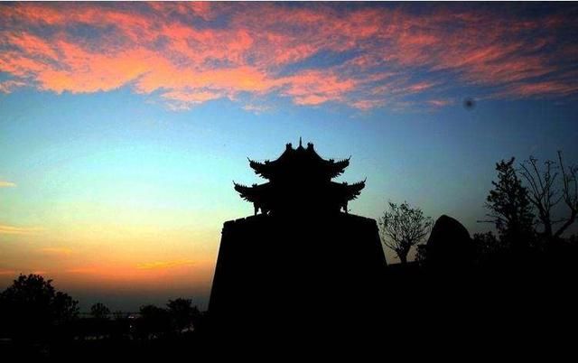 《登岳阳楼》被推古今登楼第一诗，伤了一批人，中国顶尖诗词欣赏
