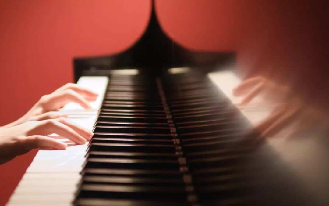 永恒的光芒：品味那些经久不衰的著名钢琴奏鸣曲