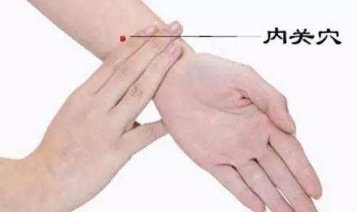 睡前简单按压穴位，告别失眠，十分钟入睡