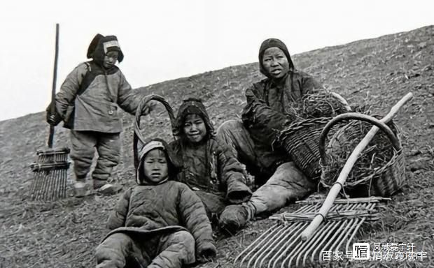 清末老照片，15岁的小妾，出阁的新娘，图七乡下的地主在放鞭炮