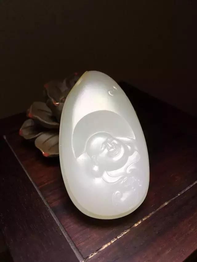 在玉上雕刻故事，你能看得懂吗