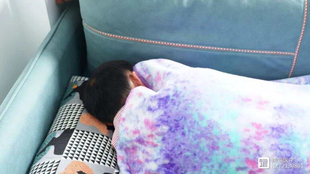 睡眠不好，睡觉总半夜醒来，暗示身体出现3个问题，不容忽视