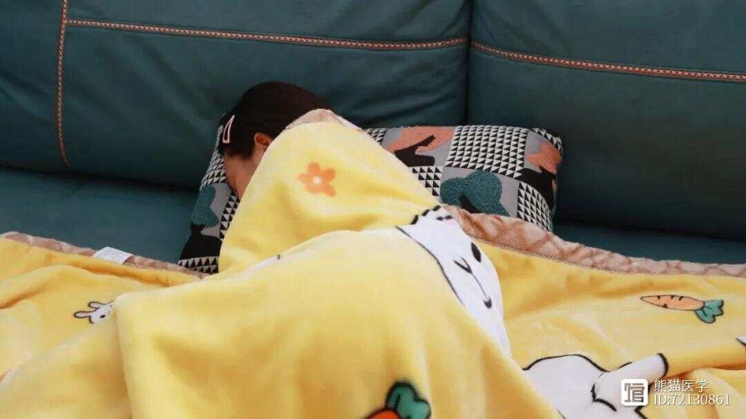 睡眠不好，睡觉总半夜醒来，暗示身体出现3个问题，不容忽视