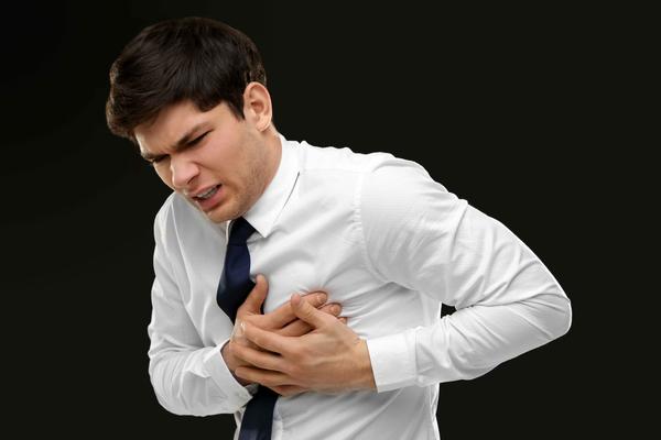 胸口莫名疼痛，或与这3种疾病有关，需重视，以免危及生命