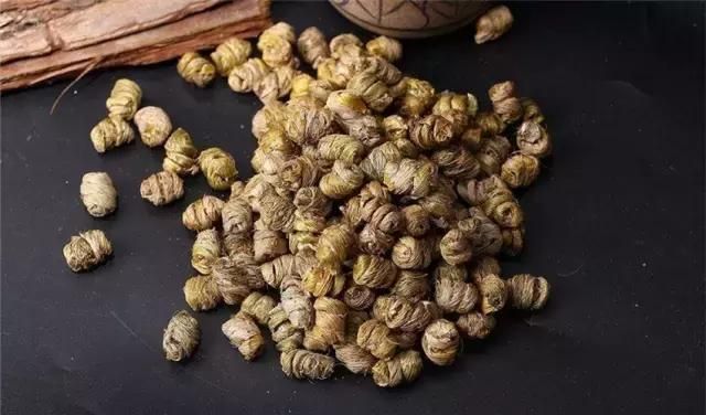 白酒泡一“草”，功效胜过灵芝虎鞭百倍，男人连喝3天效果太硬！