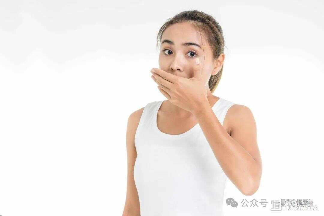 嘴巴老是有股怪味医生：口腔异味或与这些疾病有关，别不当回事