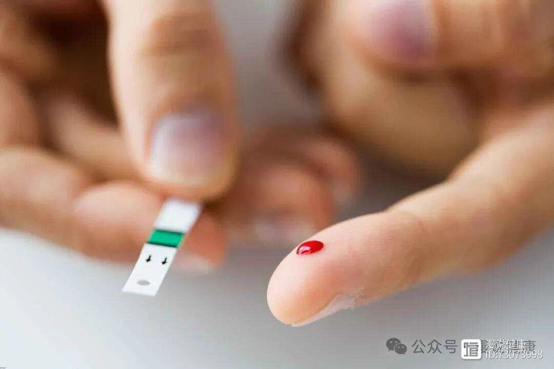 嘴巴老是有股怪味医生：口腔异味或与这些疾病有关，别不当回事