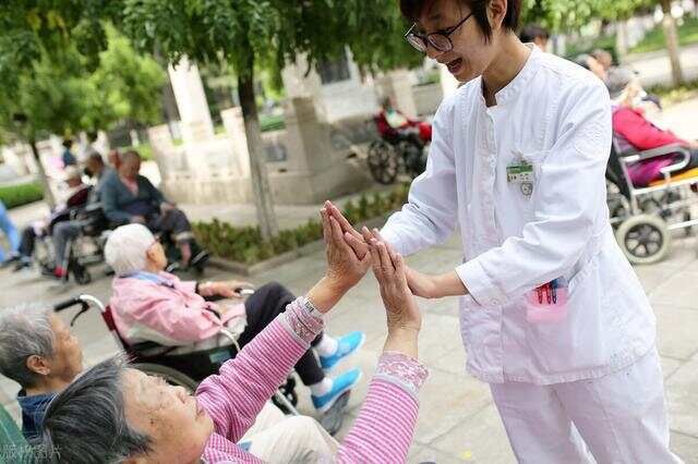 脑梗后半身麻木无力，多为气虚血瘀，一张方子活气血、通经络