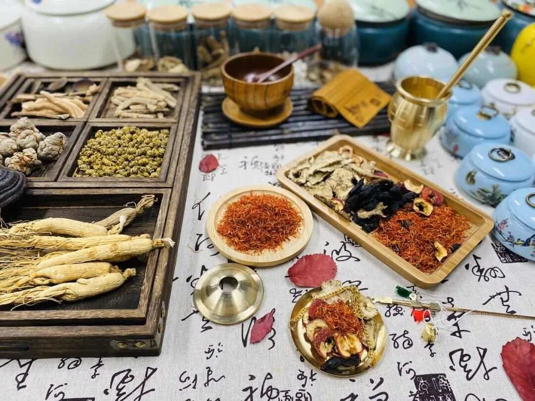七味药，清肝火、养肝血、疏肝郁、排肝毒，肝好，眼睛也明亮