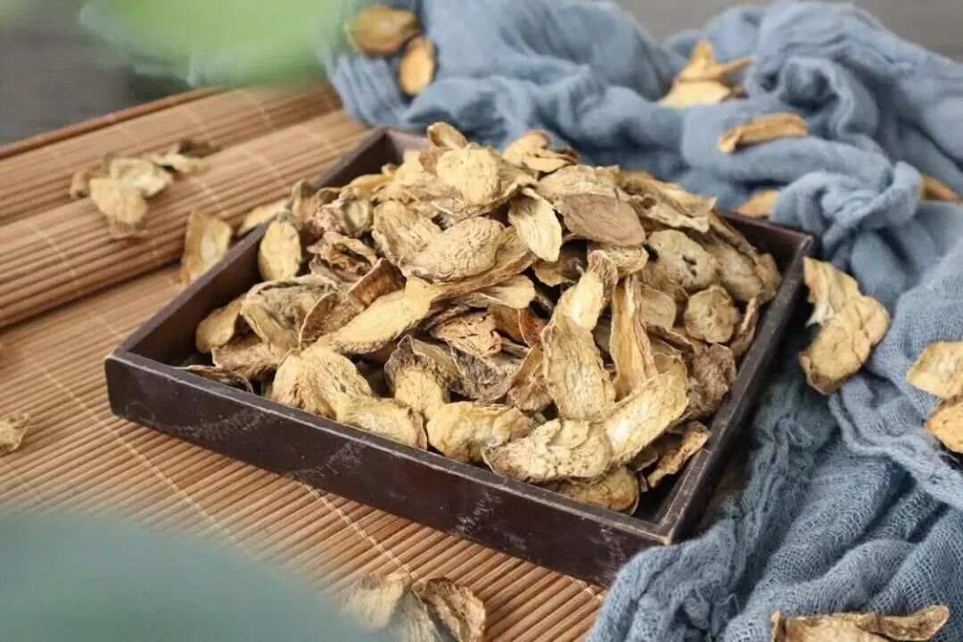 七味药，清肝火、养肝血、疏肝郁、排肝毒，肝好，眼睛也明亮