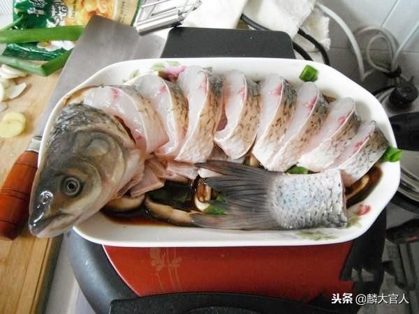 无论蒸什么鱼，只要记住这5点，蒸出来的鱼又香又鲜美