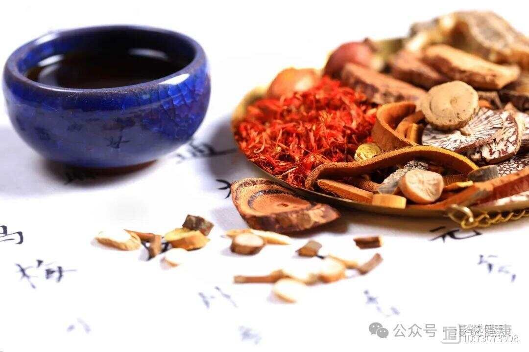 中药纯天然不伤身提醒：服用这4种中药需留个心眼，否则易伤肝