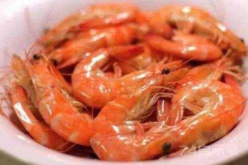 白水煮虾，千万不能直接煮，牢记这3个诀窍，大虾鲜嫩无腥味
