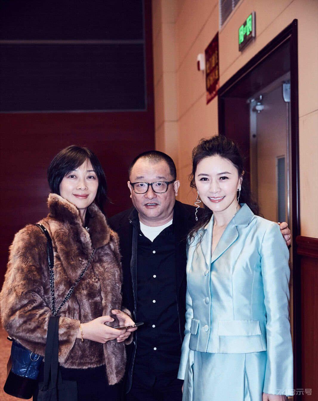 田海蓉现身活动，抹胸礼服凹出真实身材太惊艳，美得不像44岁！