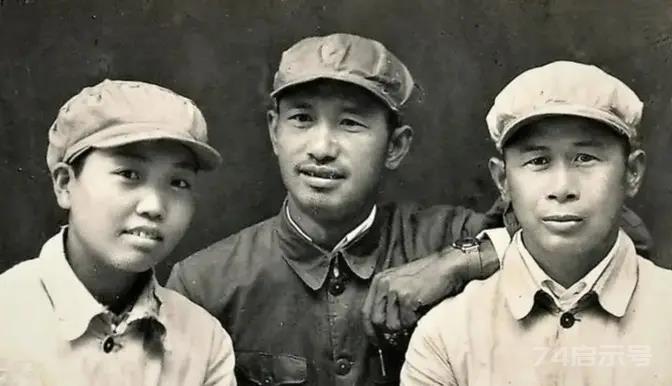 他被授中将军衔，陈赓去找毛主席“叫屈”：我愿把我的一颗星给他
