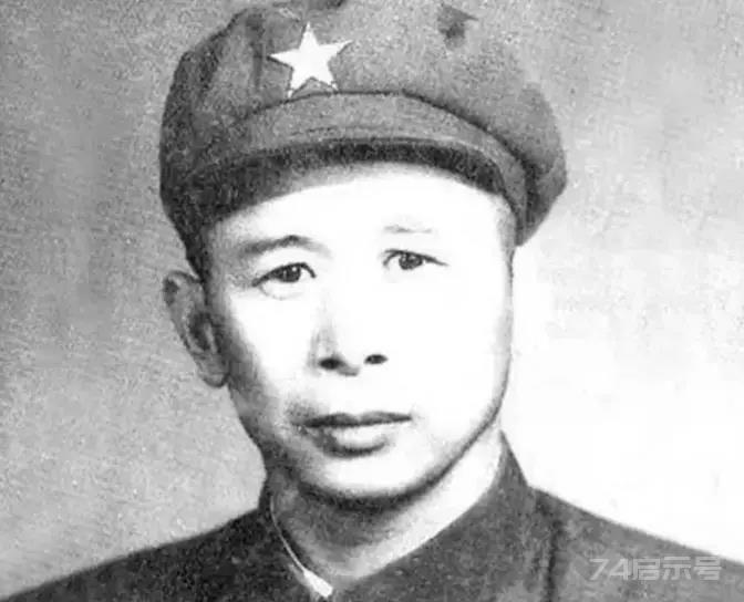 他被授中将军衔，陈赓去找毛主席“叫屈”：我愿把我的一颗星给他