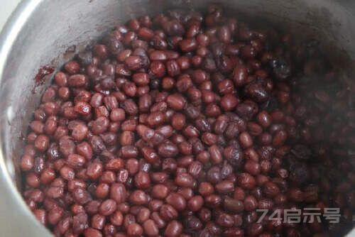 面食就爱这样吃，比包子简单，比馒头好吃，出锅瞬间被家人分光