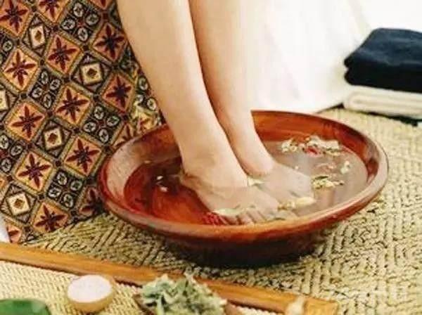 长年的脚气用这个方子药到病除，李道忠老中医说出来的妙招！