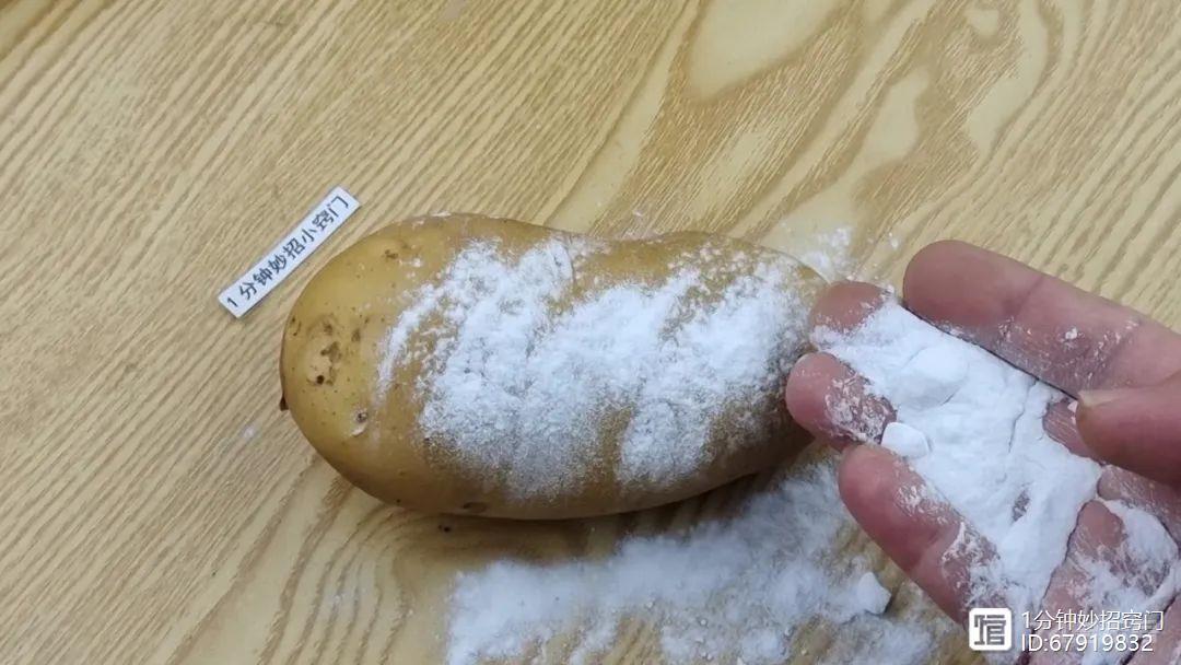 才知道，保存土豆原来这么简单，撒上一把，放一年不变绿不发芽