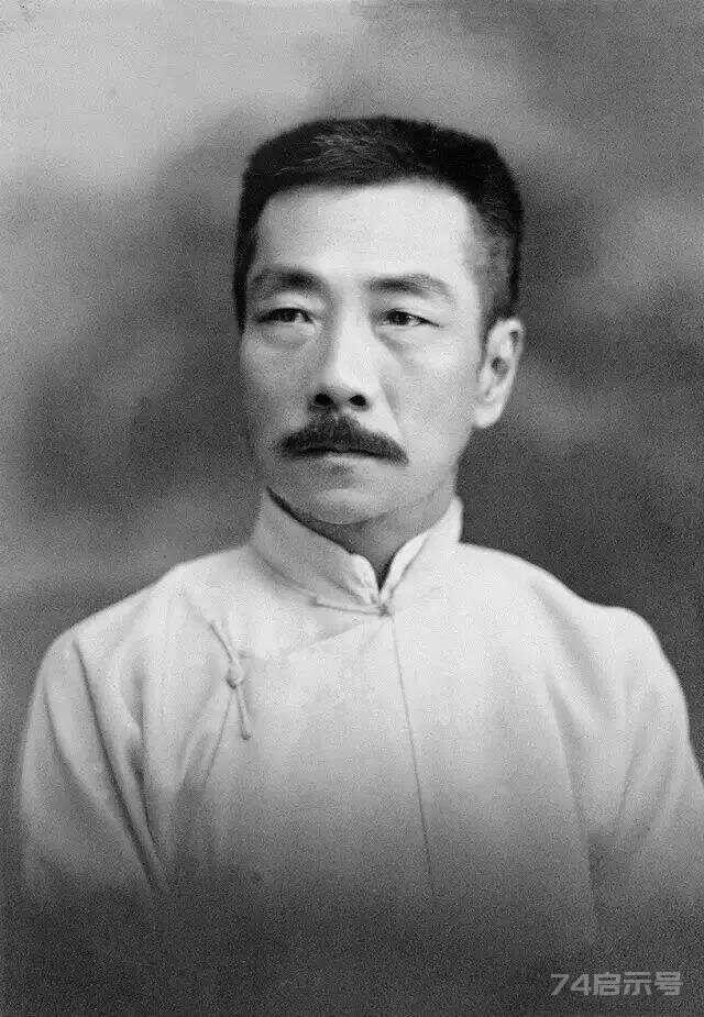 鲁迅先生的话，一针见血：“如果你试图教会一头猪去做人，猪累