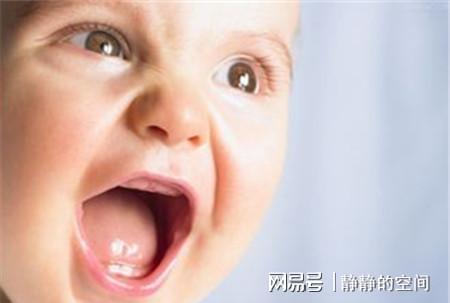 宝宝长牙会频繁夜醒哭闹吗_宝宝长牙_宝宝长牙齿有什么不适症状