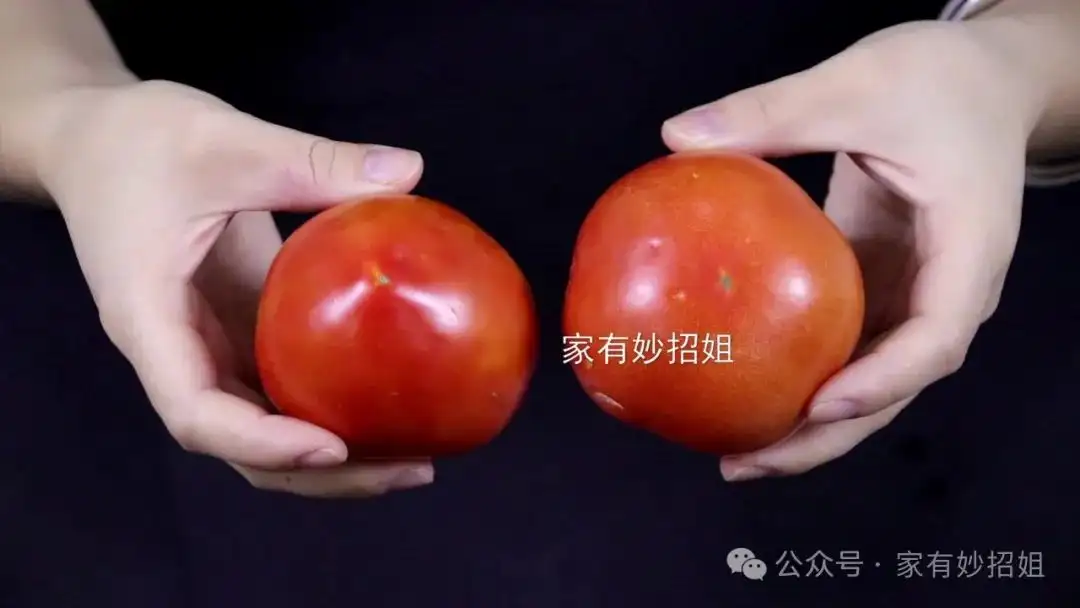 买西红柿时，挑“尖头”还是“圆头”？老菜农透露实情：区别很大...
