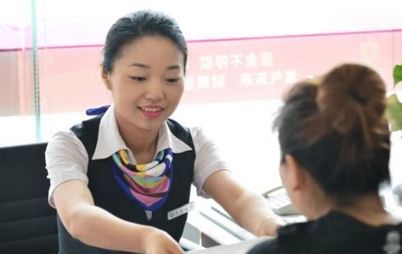 手上有20万存款，别再傻傻存定期，银行经理：这样存利息近万元！