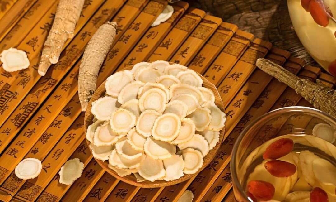 黑豆红枣煮西洋参的功效__黑豆红枣桑葚的功效与作用