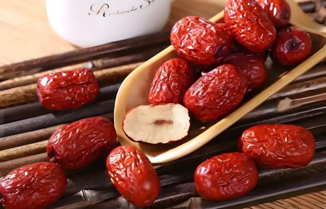 _黑豆红枣桑葚的功效与作用_黑豆红枣煮西洋参的功效