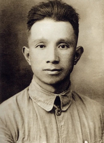 红军时期，粟裕大将为何7年未能升迁，一直在师级职位上徘徊？
