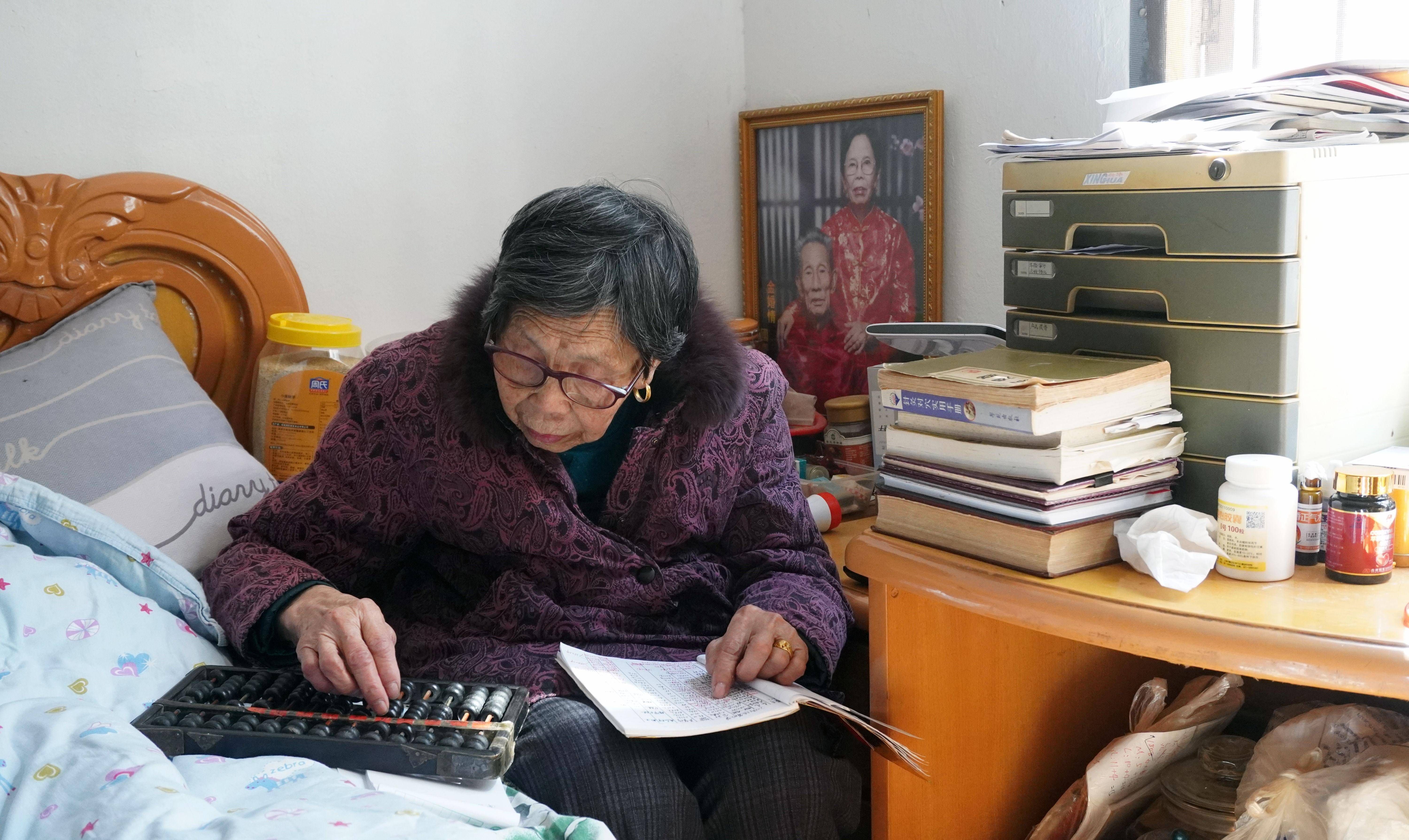 _老奶奶十年还2000万_浙江高龄奶奶还债