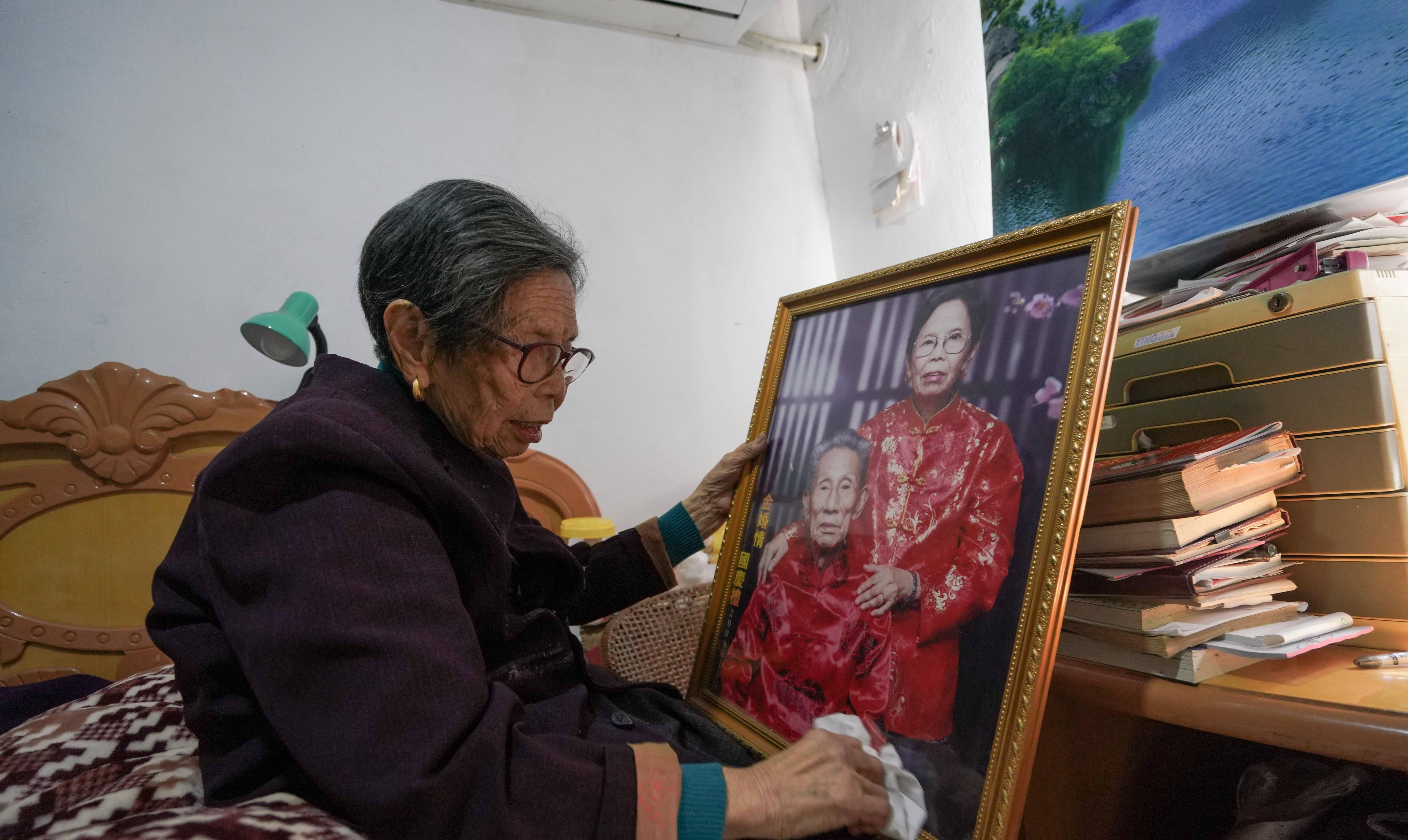 老奶奶十年还2000万__浙江高龄奶奶还债
