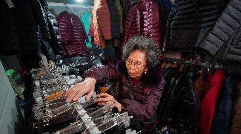 老奶奶十年还2000万__浙江高龄奶奶还债