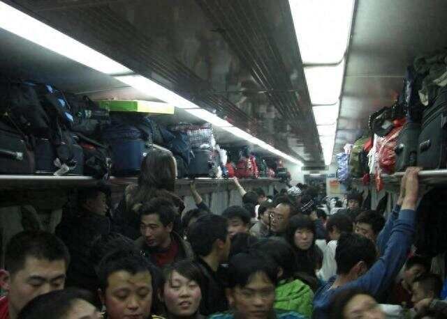 惊喜！十月一日起身份证乘火车“半价”客？你符合条件吗？