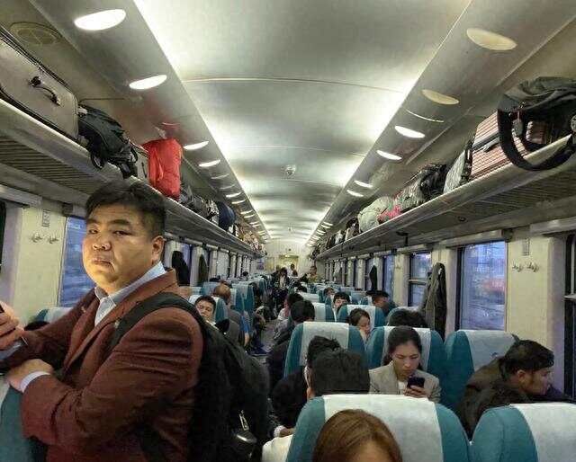 惊喜！十月一日起身份证乘火车“半价”客？你符合条件吗？