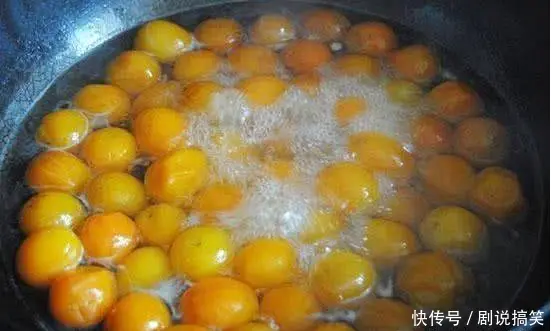 感冒咳嗽喝冰糖水管用吗_感冒喉咙痛吃冰糖_