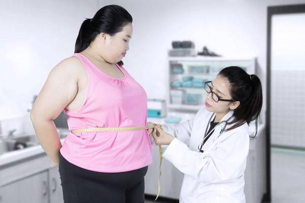 女性体脂率多少算合格？超过这数字提醒体内脂肪多，该采取措施了