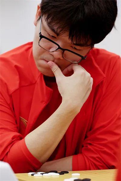 柯洁下棋_柯洁最新比赛棋局_柯洁